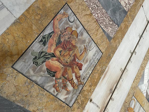 Meridian mit Tierkreiszeichen in einer Kirche